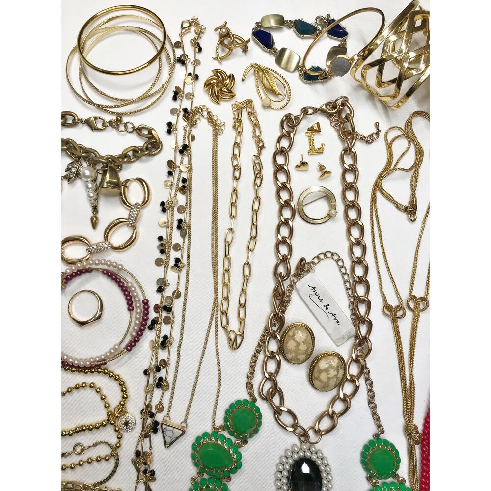 Gold Tone Jewelry Lot 1.8lb 45pc Estate Jewelry Vintage Bulk Necklaces Bracelets - Picture 6 of 16